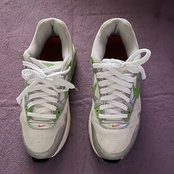 AS IS: 2 x Nike Air Max 6.5 - Picture 8 of 15